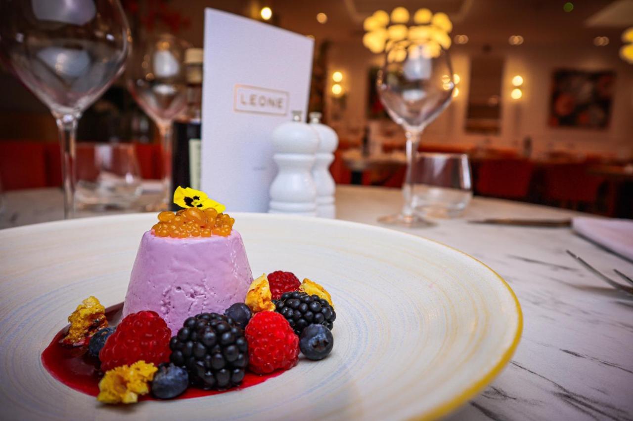 Lion & Swan Hotel Congleton Εξωτερικό φωτογραφία A dessert at Leoni
